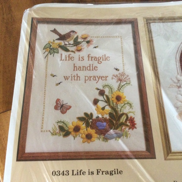 ✔️Vintage NIP Creative Circle Needlepoint Kit 0343 Life is Fragile - Picture 2 of 5